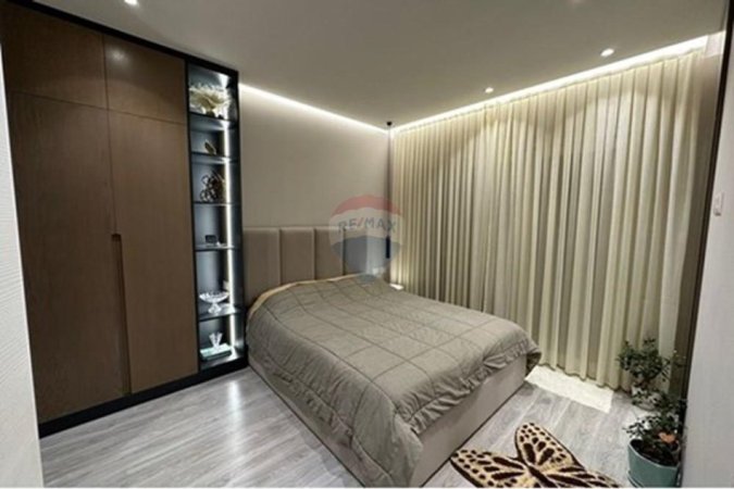 Tirane, jepet me qera apartament 1+1 Kati 3, 850 € (vila gold)