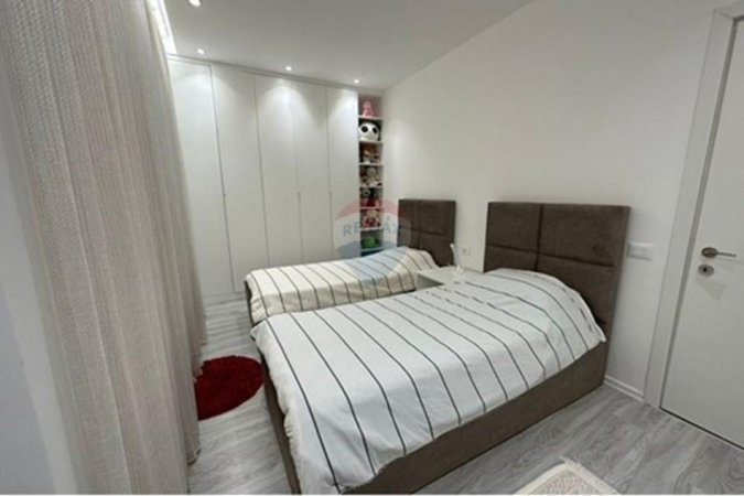 Tirane, jepet me qera apartament 1+1 Kati 3, 850 € (vila gold)
