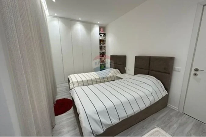 Tirane, jepet me qera apartament 1+1 Kati 3, 850 € (vila gold)