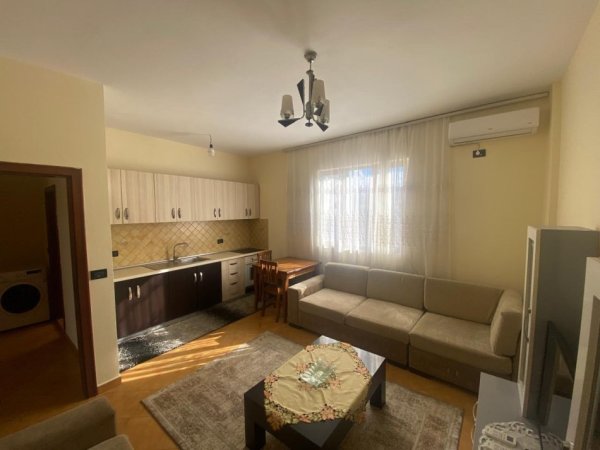 Tirane, jepet me qera apartament 2+1 Kati 3, 100 m² 500 € 