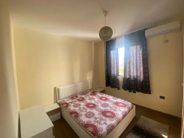 Tirane, jepet me qera apartament 2+1 Kati 3, 100 m² 500 € 