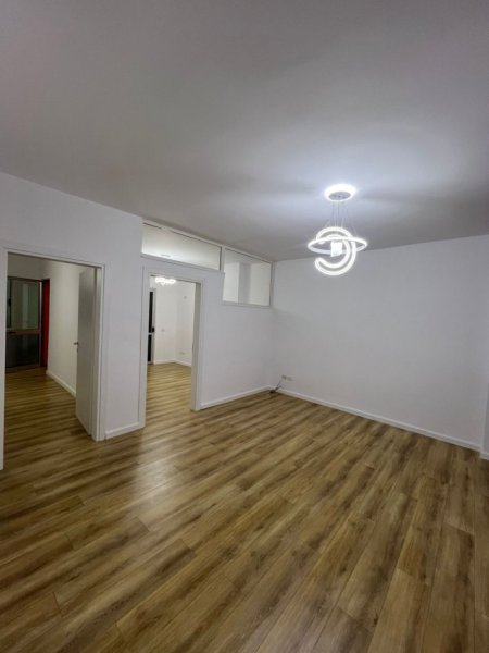 Tirane, shitet apartament 2+1+Ballkon Kati 3, 77 m² 120.000 € (Rruga Loni Ligori)