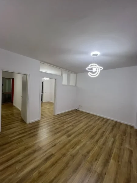 Tirane, shitet apartament 2+1+Ballkon Kati 3, 77 m² 120.000 € (Rruga Loni Ligori)