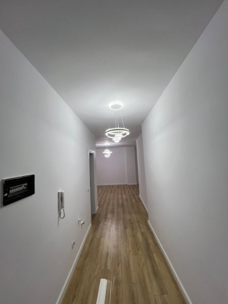 Tirane, shitet apartament 2+1+Ballkon Kati 3, 77 m² 120.000 € (Rruga Loni Ligori)
