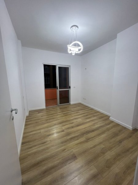 Tirane, shitet apartament 2+1+Ballkon Kati 3, 77 m² 120.000 € (Rruga Loni Ligori)