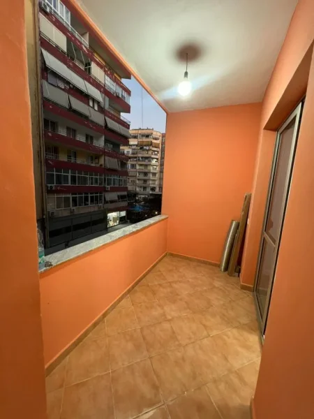 Tirane, shitet apartament 2+1+Ballkon Kati 3, 77 m² 120.000 € (Rruga Loni Ligori)
