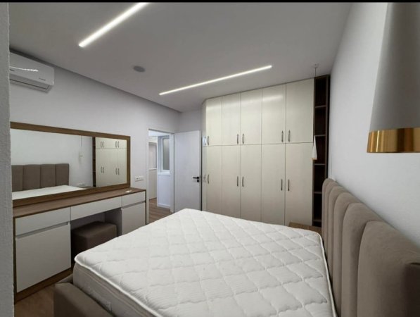 Tirane, jepet me qera apartament 2+1+Ballkon Kati 5, 90 m² 600 € (Astir, pranë rrethrrotullimit)