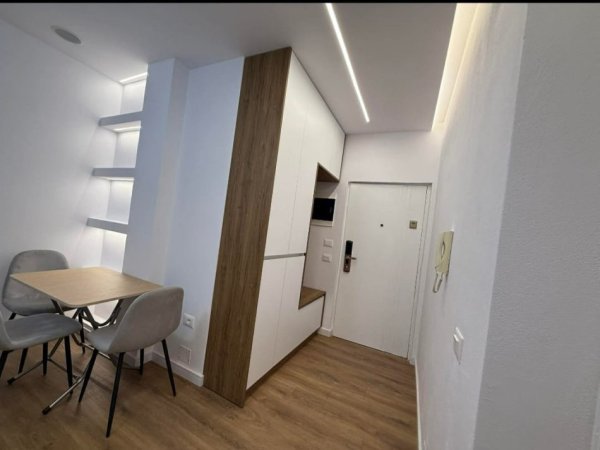 Tirane, jepet me qera apartament 2+1+Ballkon Kati 5, 90 m² 600 € (Astir, pranë rrethrrotullimit)