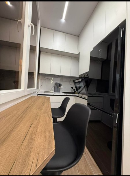 Tirane, jepet me qera apartament 2+1+Ballkon Kati 5, 90 m² 600 € (Astir, pranë rrethrrotullimit)