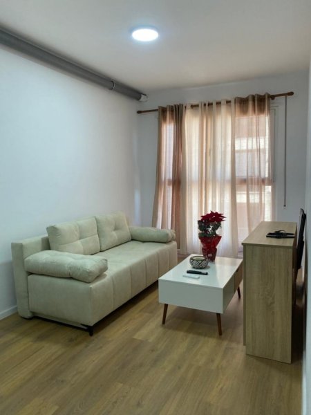 Tirane, jepet me qera apartament 1+1 Kati 2, 56 m² 550 € (Trio Towers)