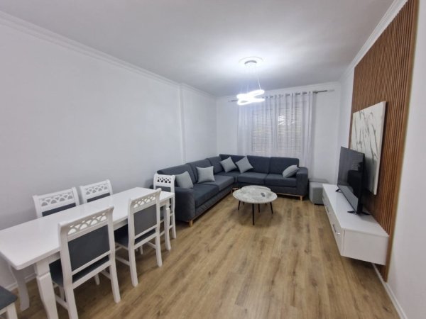 Tirane, jepet me qera apartament 2+1 Kati 3, 94 m² 450 € 