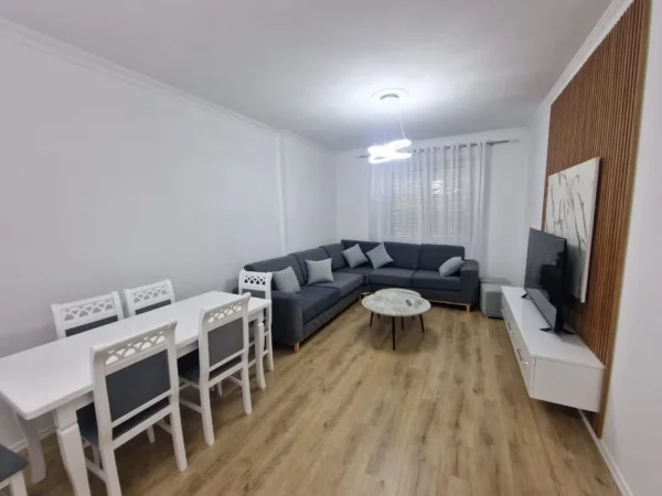 Tirane, jepet me qera apartament 2+1 Kati 3, 94 m² 450 € 