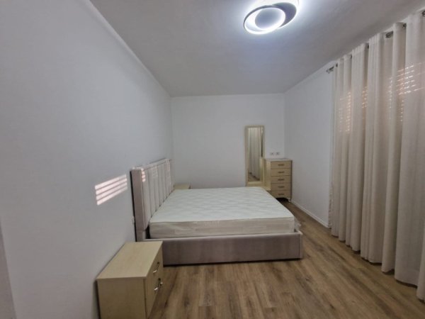 Tirane, jepet me qera apartament 2+1 Kati 3, 94 m² 450 € 
