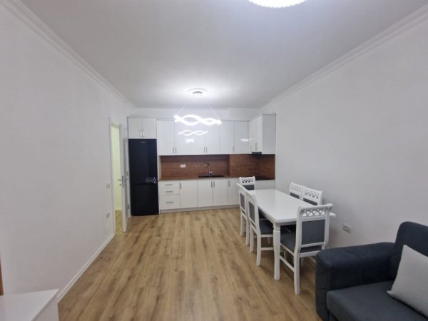 Tirane, jepet me qera apartament 2+1 Kati 3, 94 m² 450 € 