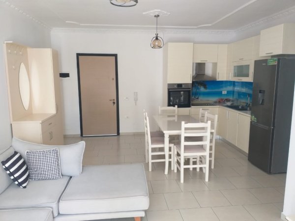 Vlore, jepet me qera apartament 1+1+Ballkon Kati 5, 62 m² 350 € (Rr. Fund-Transballkanike)