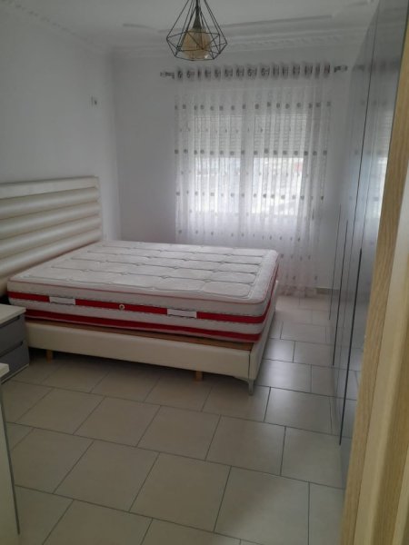 Vlore, jepet me qera apartament 1+1+Ballkon Kati 5, 62 m² 350 € (Rr. Fund-Transballkanike)