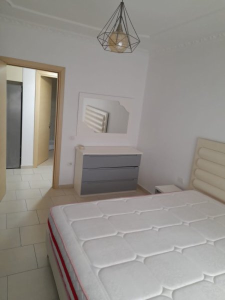 Vlore, jepet me qera apartament 1+1+Ballkon Kati 5, 62 m² 350 € (Rr. Fund-Transballkanike)