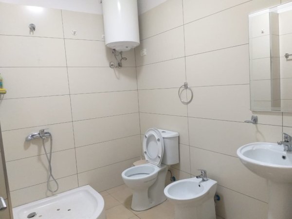 Vlore, jepet me qera apartament 1+1+Ballkon Kati 5, 62 m² 350 € (Rr. Fund-Transballkanike)
