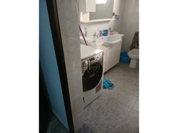 Tirane, jepet me qera apartament 2+1 Kati 4, 80 m² 550 € (Shkolla e kuqe)