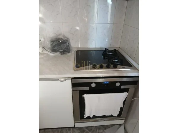 Tirane, jepet me qera apartament 2+1 Kati 4, 80 m² 550 € (Shkolla e kuqe)