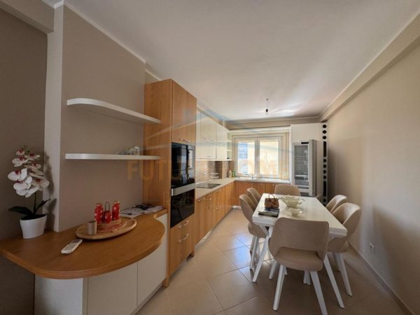 Durres, shitet apartament 2+1 Kati 6, 89 m² 160.000 € 
