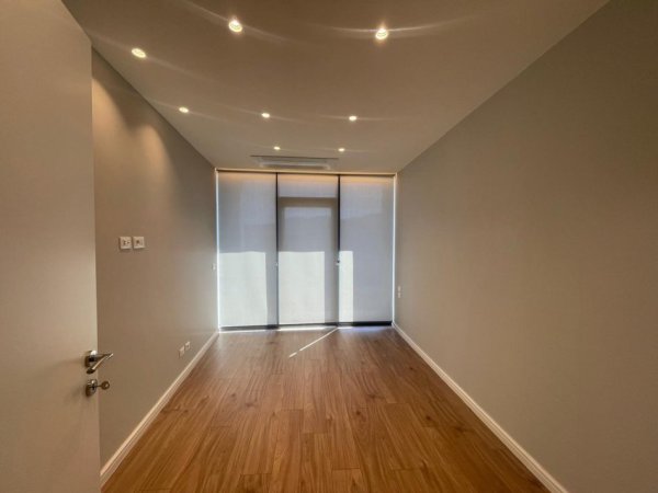 Tirane, jepet me qera zyre Kati 6, 100 m² 1.400 € (Lake View)