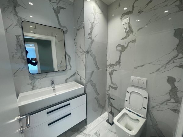 Tirane, jepet me qera zyre Kati 6, 100 m² 1.400 € (Lake View)