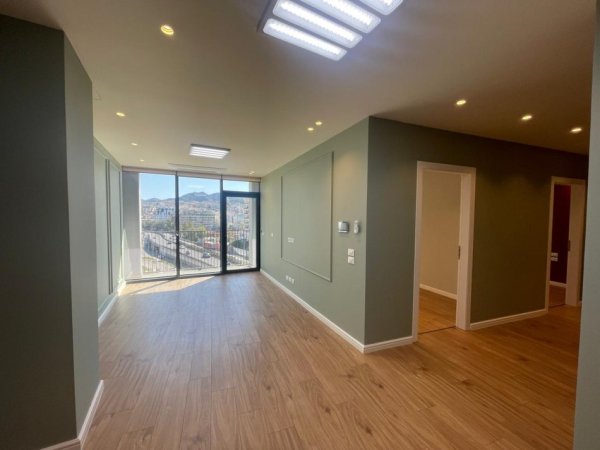 Tirane, jepet me qera zyre Kati 6, 100 m² 1.400 € (Lake View)