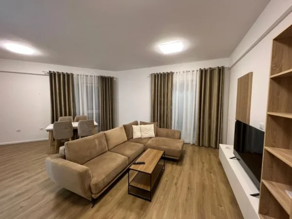 Tirane, jepet me qera apartament 2+1 Kati 2, 550 € 