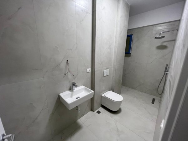 Tirane, jepet me qera apartament 2+1 Kati 2, 550 € 