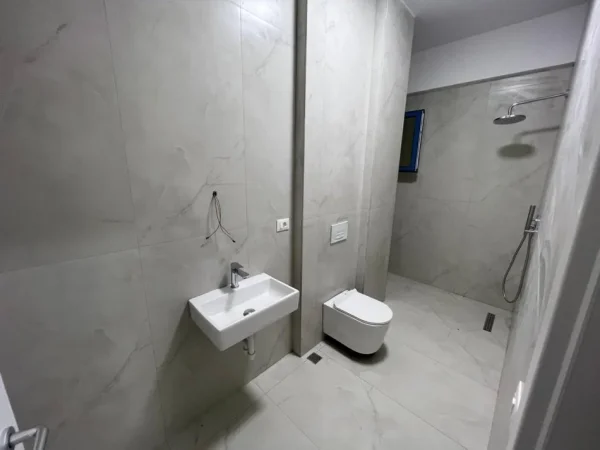 Tirane, jepet me qera apartament 2+1 Kati 2, 550 € 