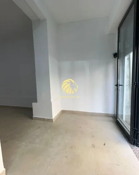 Tirane, jepet me qera ambjent biznesi , 74 m² 1.000 € (siri kodra)