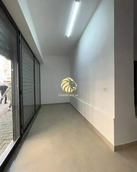 Tirane, jepet me qera ambjent biznesi , 74 m² 1.000 € (siri kodra)