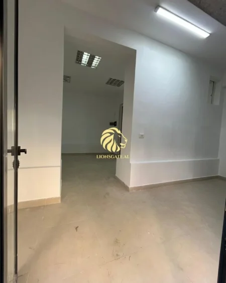 Tirane, jepet me qera ambjent biznesi , 74 m² 1.000 € (siri kodra)