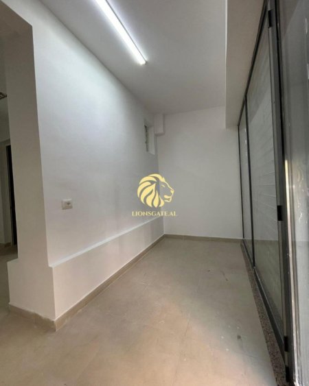 Tirane, jepet me qera ambjent biznesi , 74 m² 1.000 € (siri kodra)