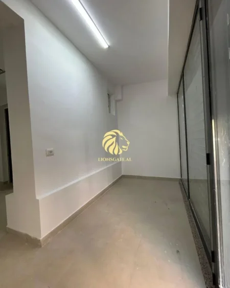 Tirane, jepet me qera ambjent biznesi , 74 m² 1.000 € (siri kodra)