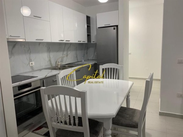 Tirane, jepet me qera apartament 2+1 Kati 7, 100 m² 700 € (DON BOSKO)