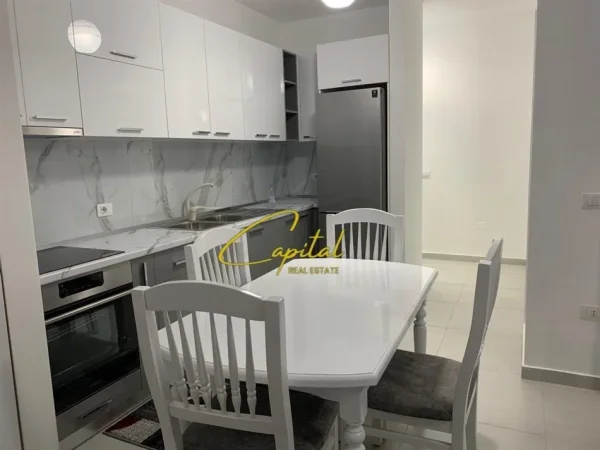 Tirane, jepet me qera apartament 2+1 Kati 7, 100 m² 700 € (DON BOSKO)