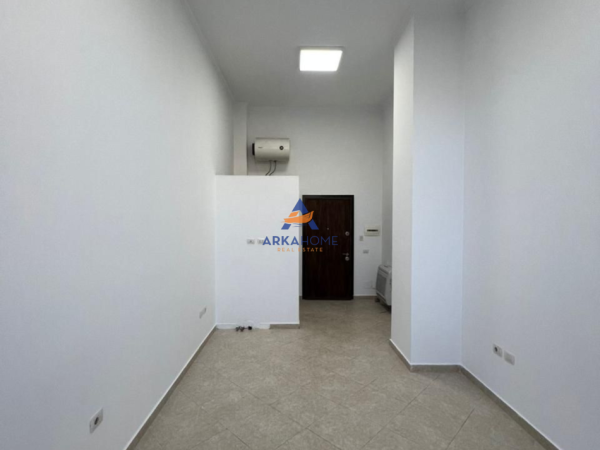 Tirane, jepet me qera zyre Kati 4, 26 m² 468 € 