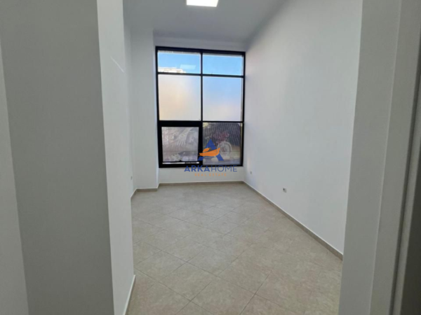 Tirane, jepet me qera zyre Kati 4, 26 m² 468 € 
