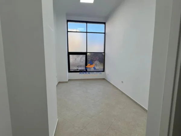 Tirane, jepet me qera zyre Kati 4, 26 m² 468 € 