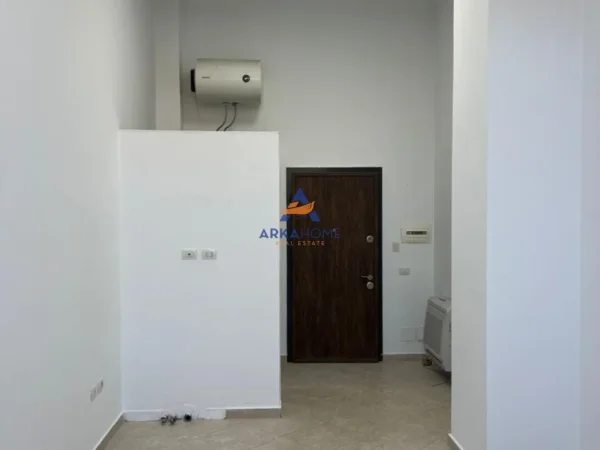 Tirane, jepet me qera zyre Kati 4, 26 m² 468 € 