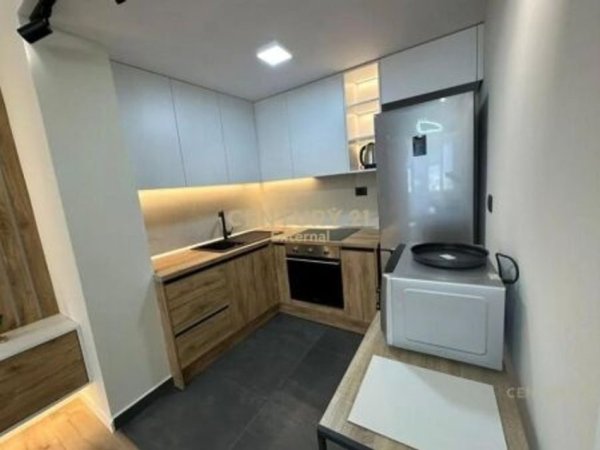Tirane, jepet me qera apartament 1+1 Kati 10, 67 m² 800 € 