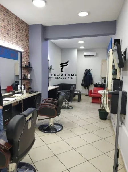 Tirane, shitet dyqan Kati 0, 40 m² 200.000 € (PRANE LSI)