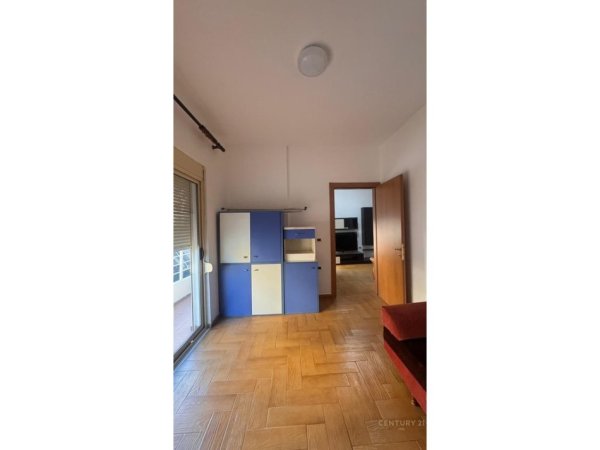 Tirane, jepet me qera apartament 2+1 Kati 2, 100 m² 650 € 