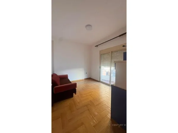 Tirane, jepet me qera apartament 2+1 Kati 2, 100 m² 650 € 