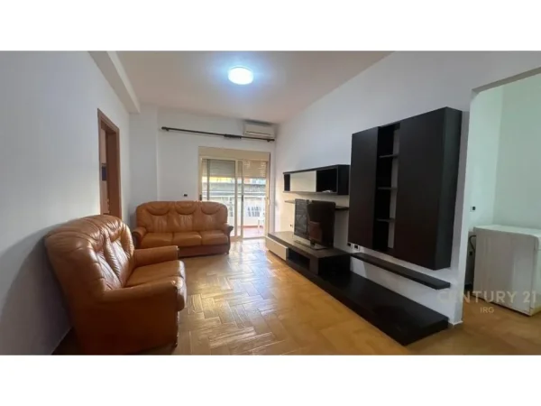Tirane, jepet me qera apartament 2+1+Aneks+Ballkon Kati 2, 81 m² 650 € 