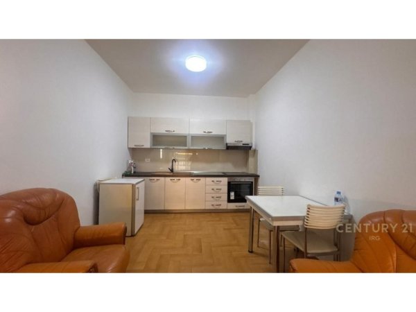 Tirane, jepet me qera apartament 2+1+Aneks+Ballkon Kati 2, 81 m² 650 € 