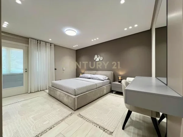 Tirane, jepet me qera apartament 1+1+Aneks+Ballkon Kati 2, 75 m² 850 € 