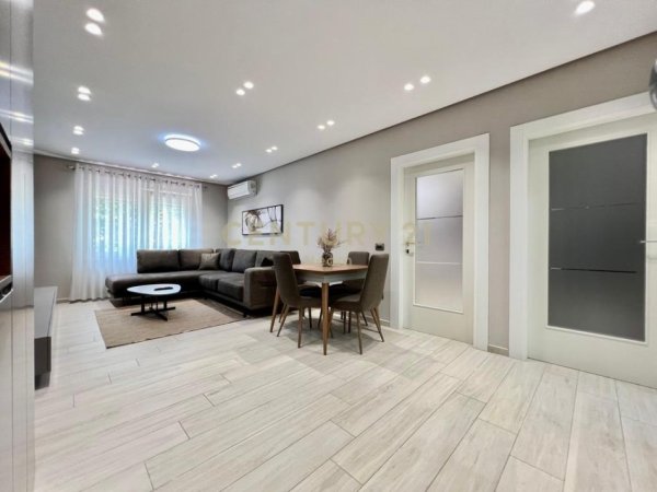 Tirane, jepet me qera apartament 1+1+Aneks+Ballkon Kati 2, 75 m² 850 € 